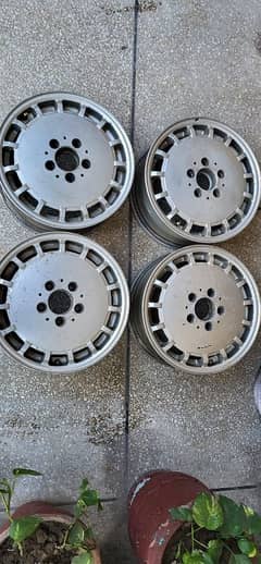 Mercedes  Benz w124 15 inches 4 alloy Rims