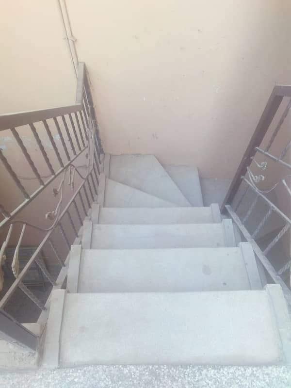 10 MARLA UPPER PORTION FOR RENT IN FAROOQ COLONY NEAR WALTON ROAD 11