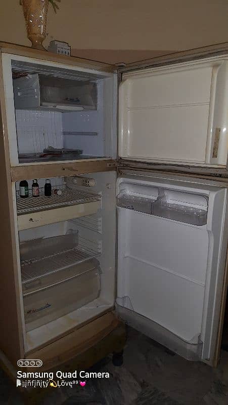 pel Refrigerator 0