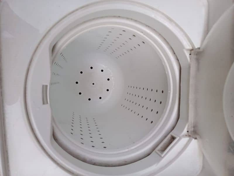 02 WASHING MACHINES BOSS & KENWOOD 13