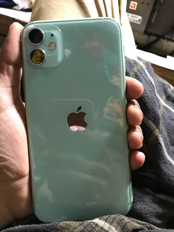 aoa i am selling iphone 11 good condition 2