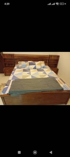 Sheesham Bedset with 2 side tables available for sale