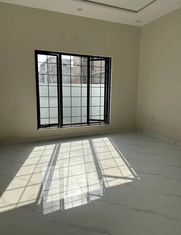 10 Marla Beautifully designed house For Rent In Park View City Lahore. 5