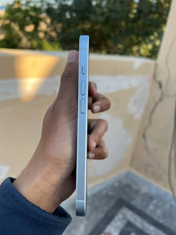 iphone 15 with box and cable 4