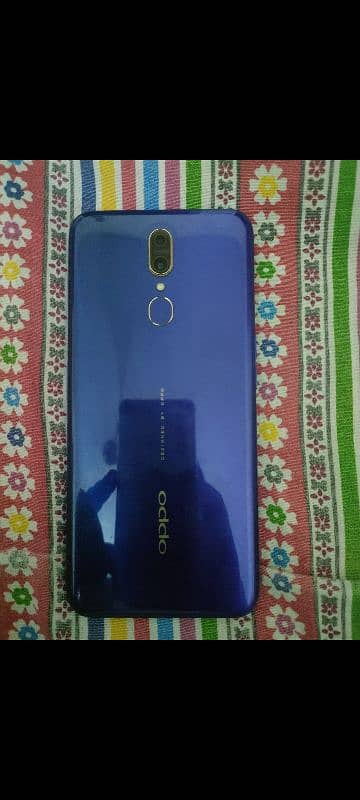 Oppo f11 with box charger 1