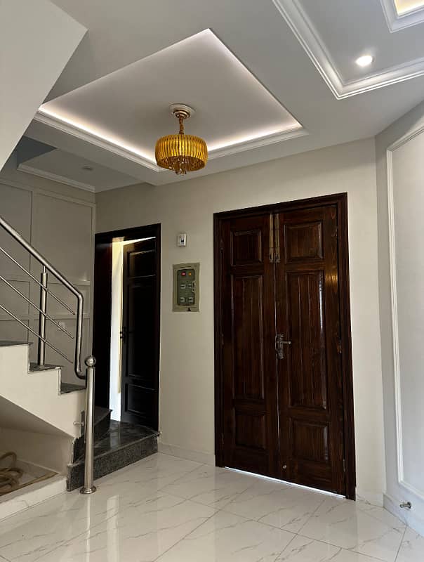 5 Marla Beautifully designed house For Rent In Park View City Lahore. 4