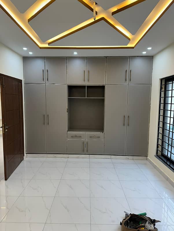 5 Marla Brand New Lower Portion For Rent In Park View City Lahore. 4