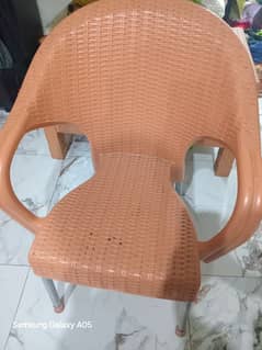 4 chair 1 table boss company sale only 10000 urgent sale