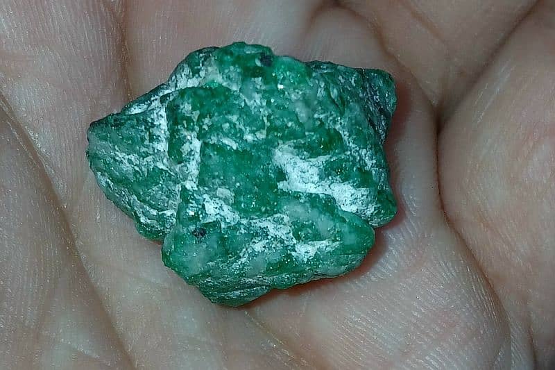 SWAT EMERALD ROUGH 8