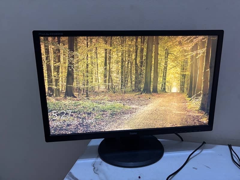 Iiyama 24 inch Monitor 8