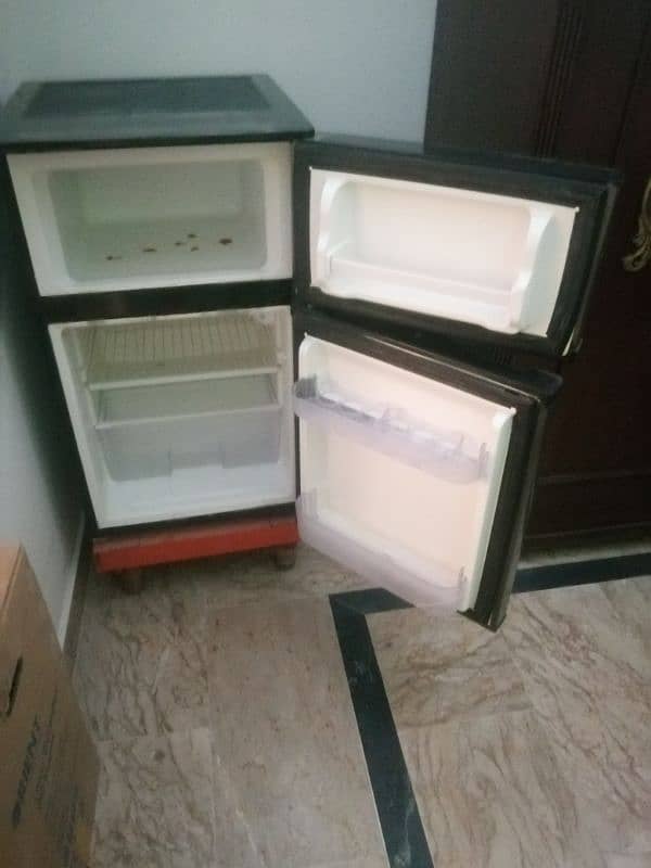 Old & used Dubble Door Refrigerator 2