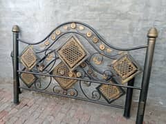 iron bed in good condition