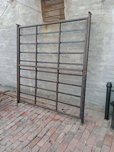 iron bed in good condition 2