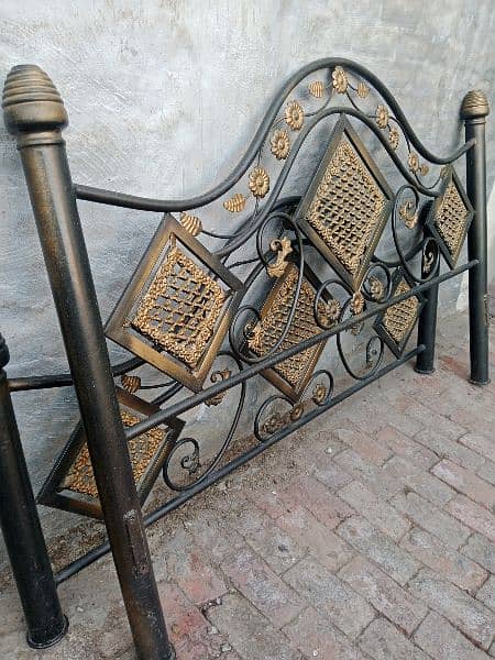 iron bed in good condition 3