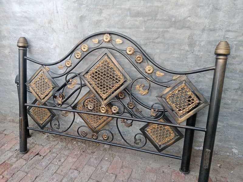 iron bed in good condition 4