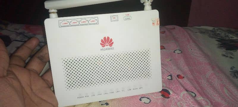 Huawei router urgent sale only 18 days use 1