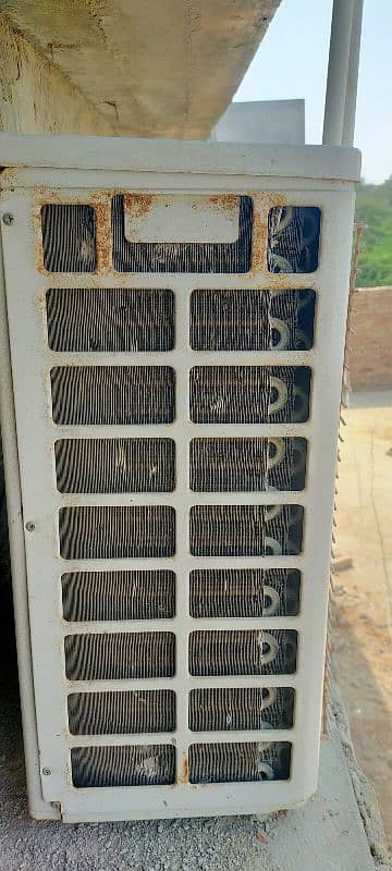 voltas 1.5ton split ac in good condition 6