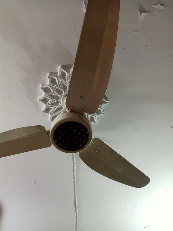 excellent condition fan 10/10 1