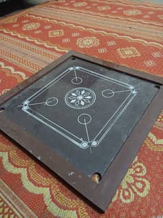 Carrom board