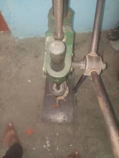 Hand molding machine