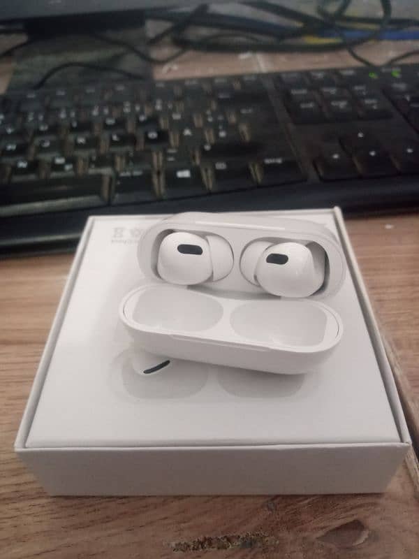 airpods new condition 10/10 0