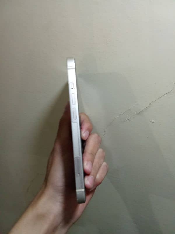 IPHONE 13 128GB NON PTA JV WHITE COLOR 3