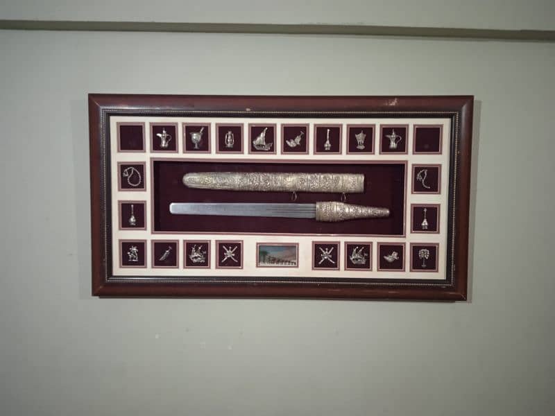 ANTIQUE OMANI WALL FRAMED SWORD 0