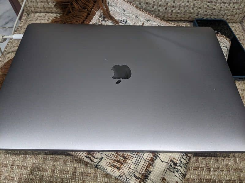 MacBook pro 2018 15.6 inch 2