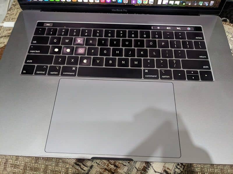 MacBook pro 2018 15.6 inch 3