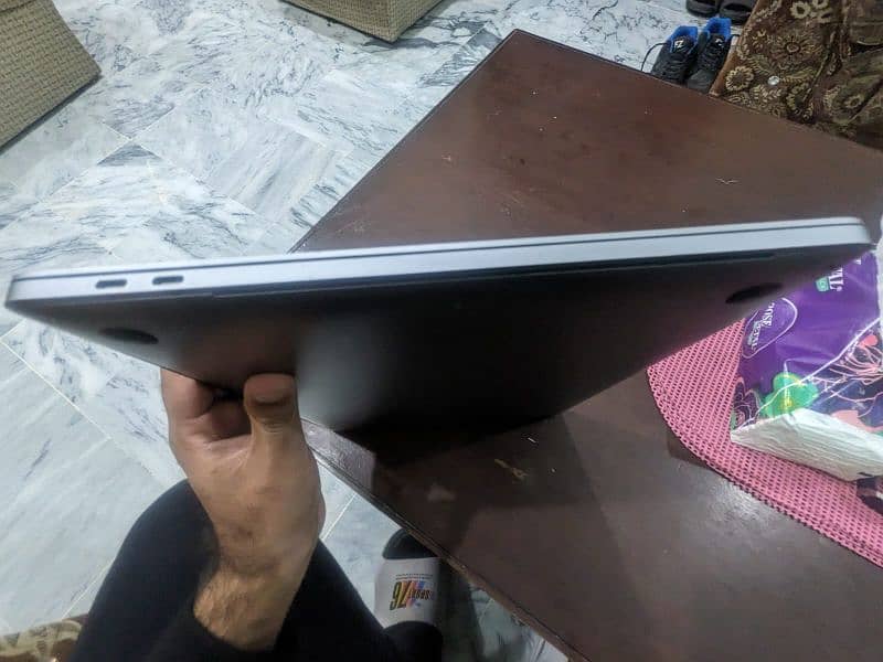 MacBook pro 2018 15.6 inch 5