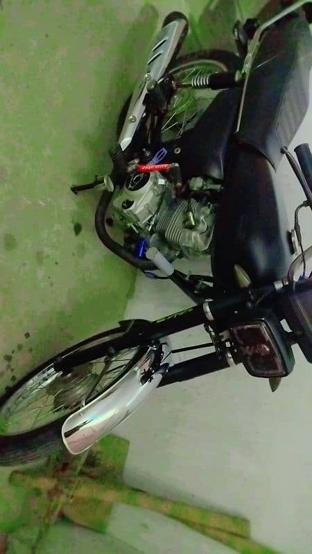 Honda 125 model 2002 condition 10/10 urgent sell need money 3