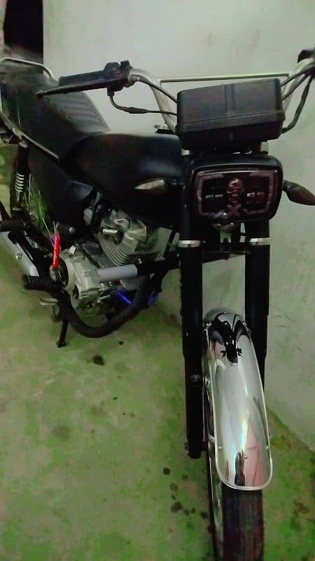 Honda 125 model 2002 condition 10/10 urgent sell need money 8