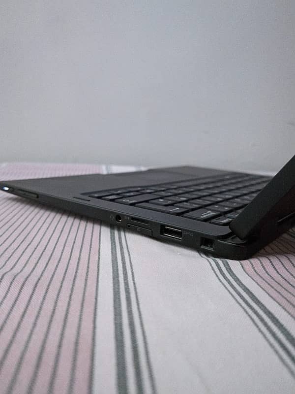 Dell Latitude 7390 2-in-1 i7 8th gen 3