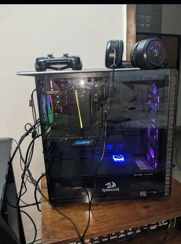 Mid-End Gaming Pc Setup 1