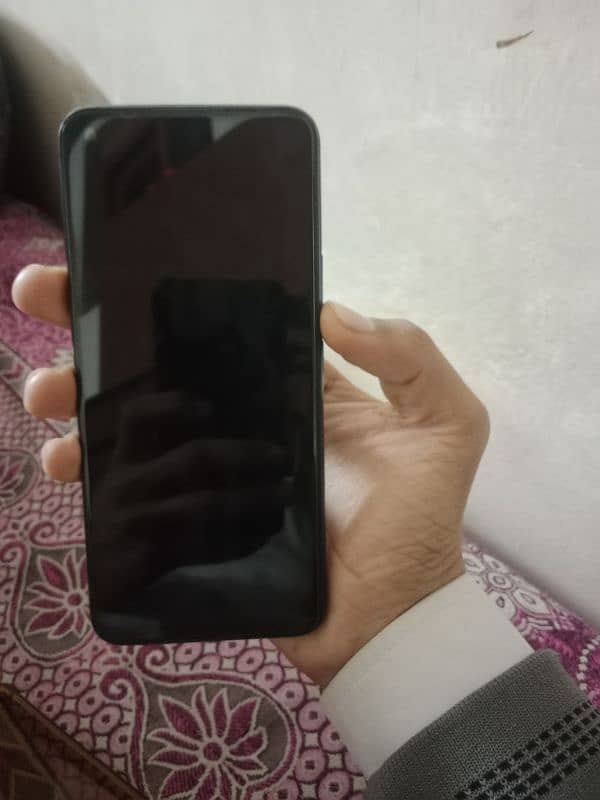 realme c17 6gb ram 126 storage one hand use only mobile phone 3