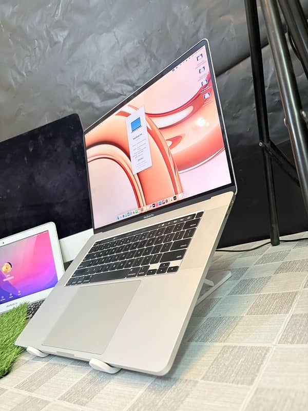 MacBook Pro 2019 16”inch 16-512 4GB Graphics 3 Unit Available 0