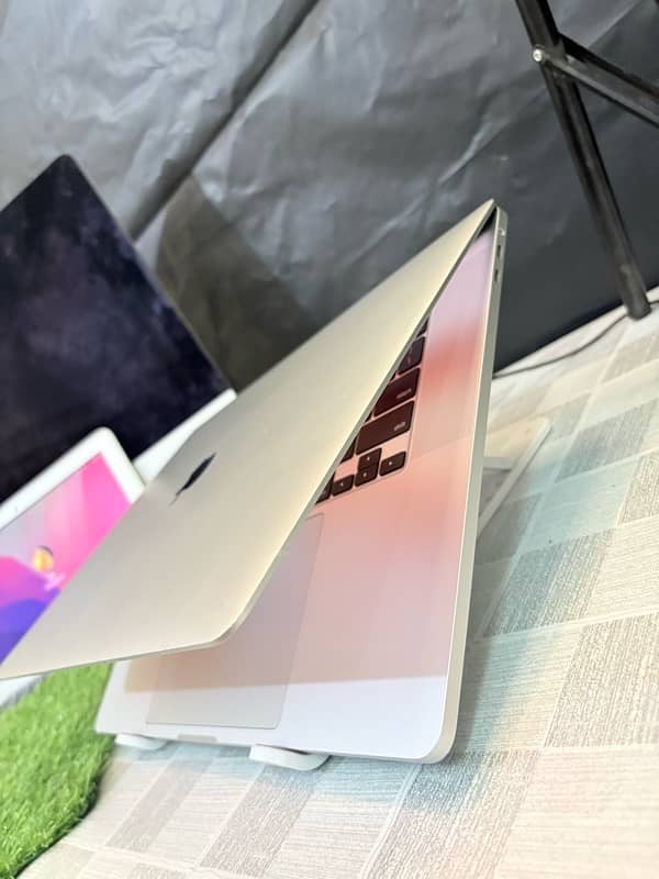 MacBook Pro 2019 16”inch 16-512 4GB Graphics 3 Unit Available 6