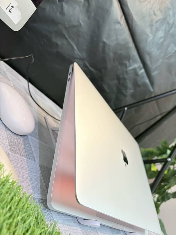 MacBook Pro 2019 16”inch 16-512 4GB Graphics 3 Unit Available 8