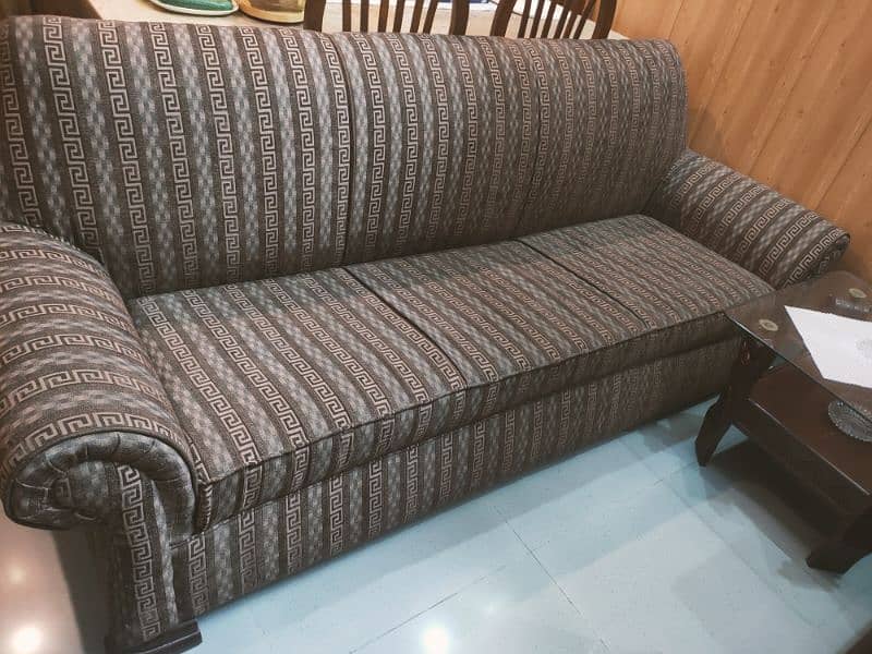 Sofa set 3,2,1 new condition 2