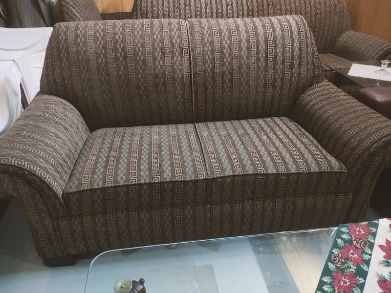 Sofa set 3,2,1 new condition 4