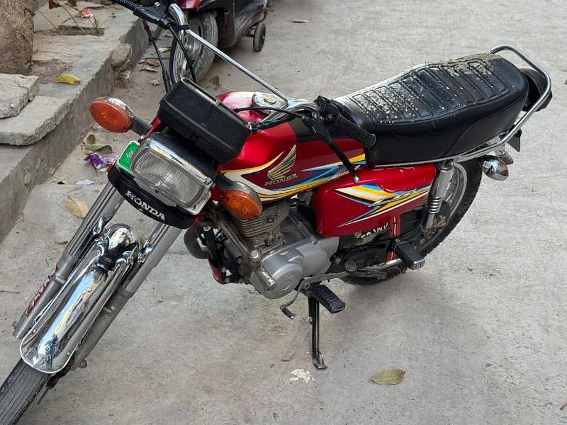 Honda 125 Red totally janion less drive 1