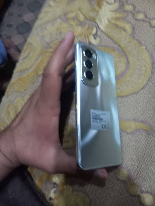 Oppo Reno 12 5g ( 12/512 ) 0