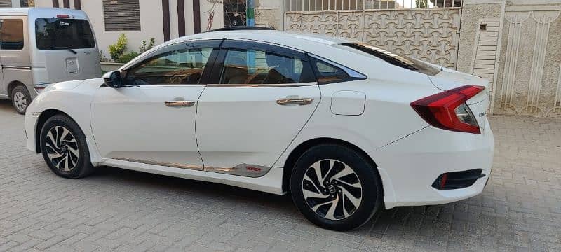 Honda Civic Oriel 2018 11