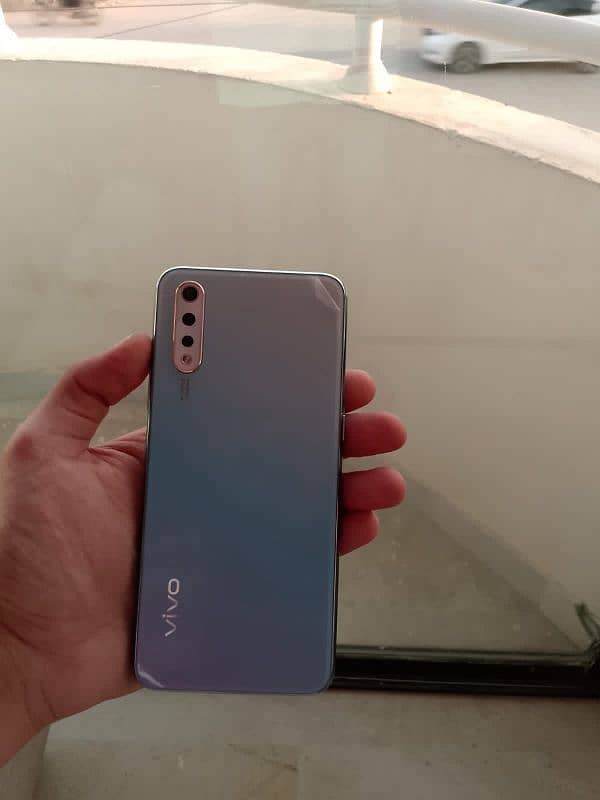 Vivo S1 8/256 gb 4