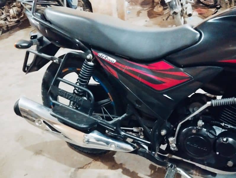 Suzuki gr 150 CC 5