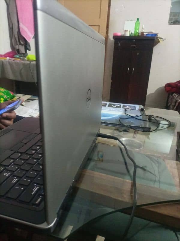 hp i5 4 gen latitude E7440 1