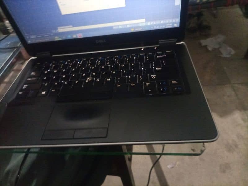 hp i5 4 gen latitude E7440 3