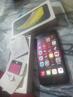 iPhone SE 2020 with box