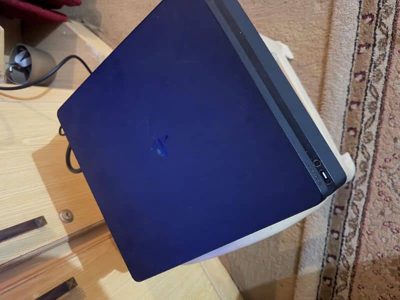 PlayStation 4(ps4) excellent condition. 4