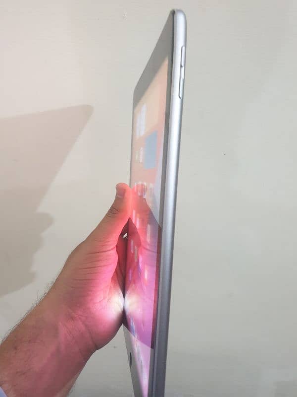 IPAD 5TH GENERATION 128GB 1